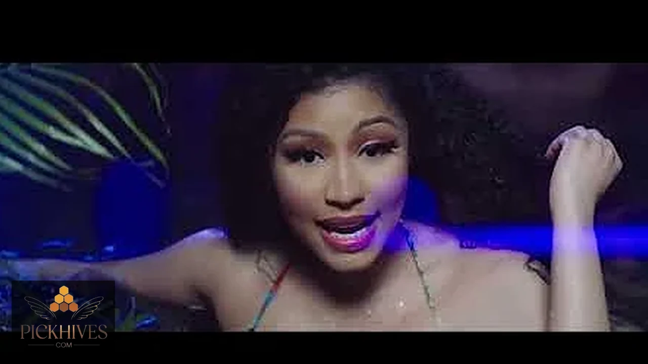 Nicki Minaj height and weight 5 feet 2 inches hourglass measurements